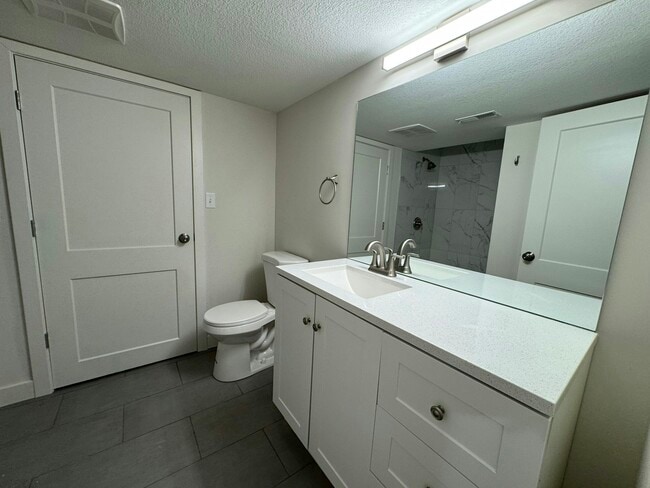 Building Photo - 1411 Rosemary Ln