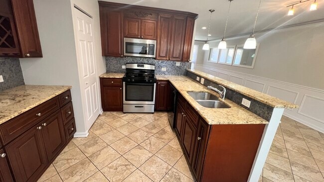 Building Photo - 3321 Hickory Ln