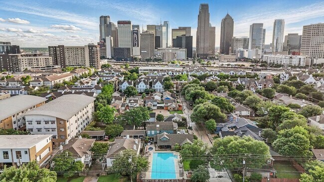 Building Photo - 3105 San Jacinto St
