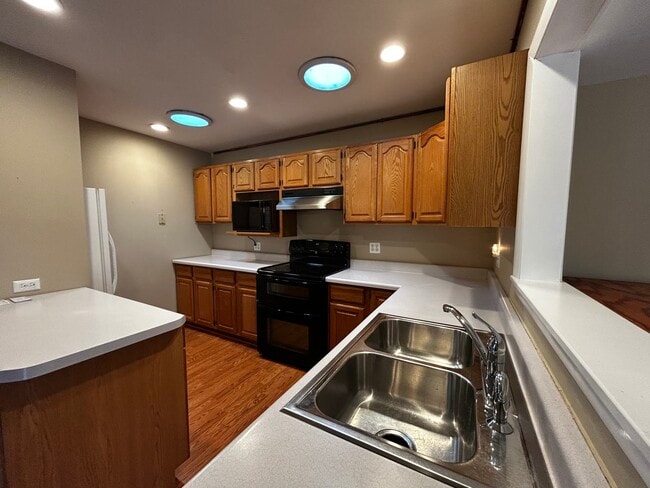 Building Photo - 5508 S Stough St