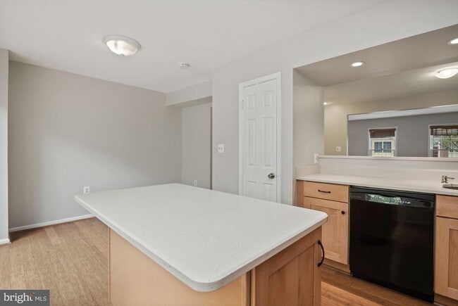 Building Photo - 10500 Grove Ridge Pl