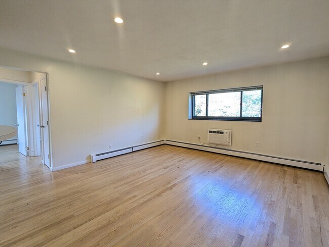 Building Photo - 15 Walbridge St