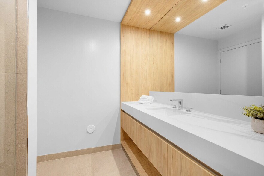 Building Photo - 601 N Miami Ave