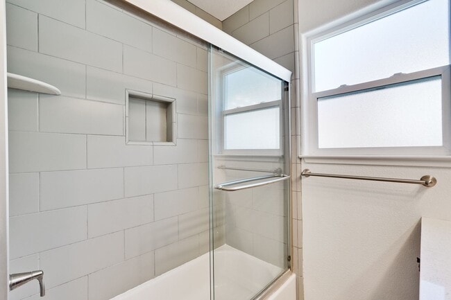 Building Photo - 1940's Quaint 2 Bedroom Single Story Home off of Hedding Street with Modern Amenities & Great Bac...