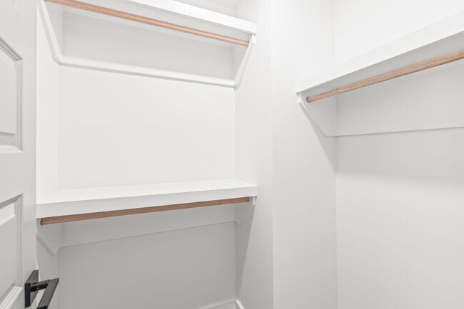 Building Photo - Move-in Ready Townhome in Westerly Hills