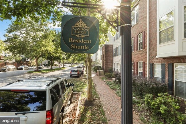 Building Photo - 5053 Kilburn St