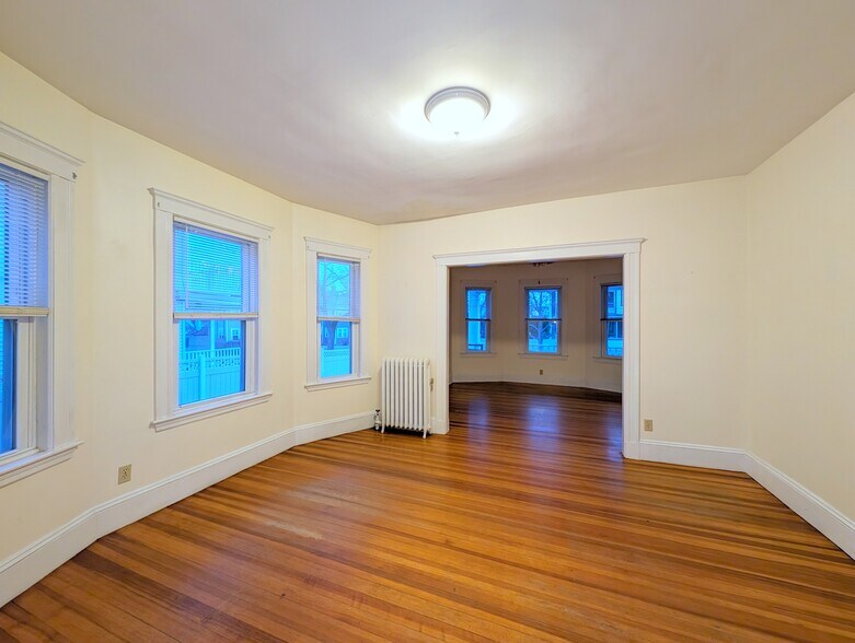 Building Photo - 5 Freeman St