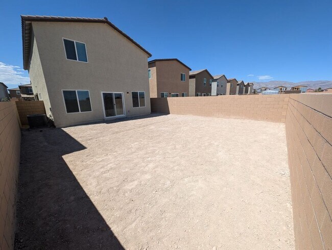 Building Photo - 5658 Mesa Sedona St