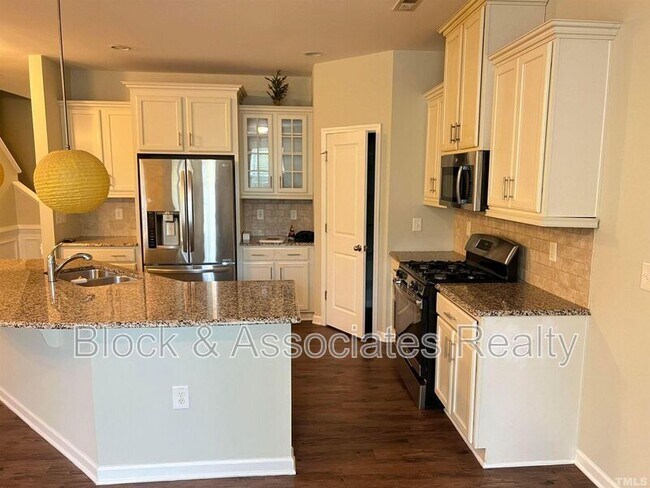 Building Photo - 228 Traphill Dr