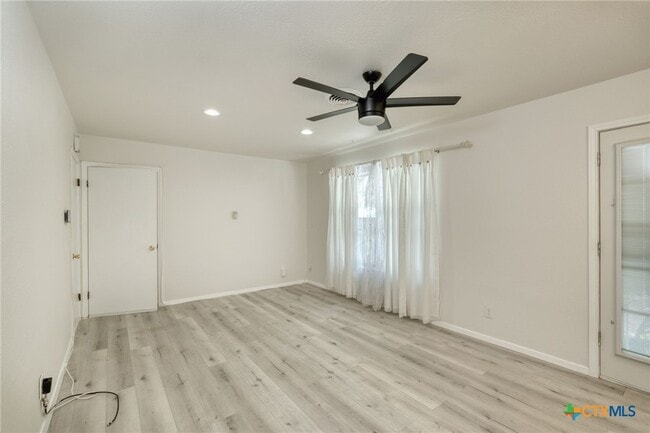 Building Photo - 6218 Brookside Dr