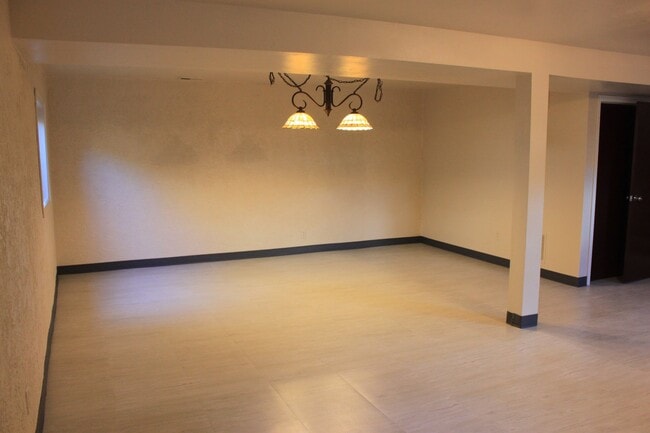 Building Photo - 2130 Crystal River Dr