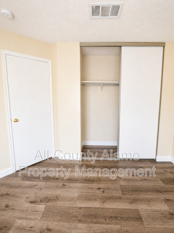 Building Photo - 9023 Mountain Field Dr