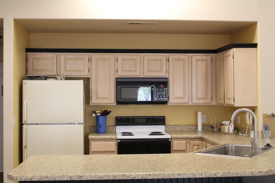 Building Photo - 210 N Mall Dr