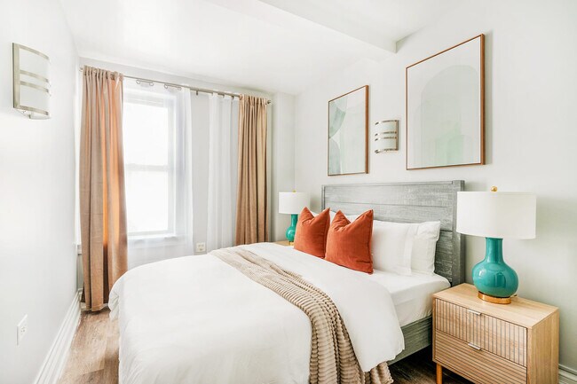 Building Photo - 240 W 73rd St