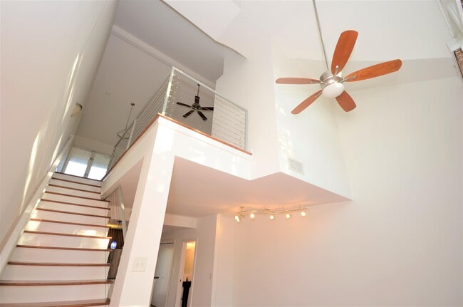 Building Photo - 142 Moreland Ave SE