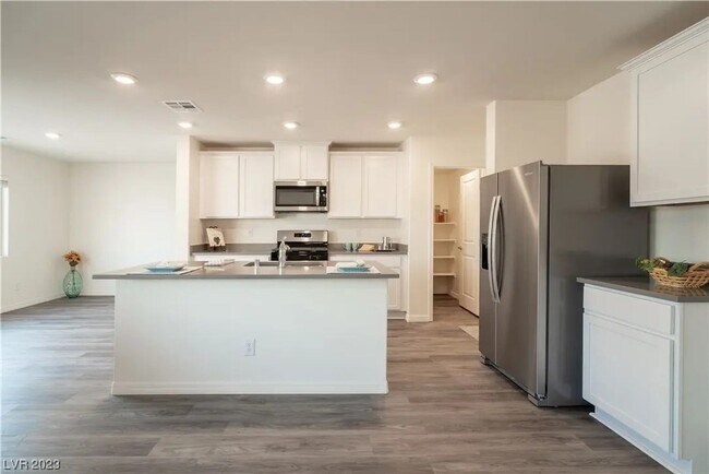 Building Photo - Bright, Modern 3 Bd, 3 bth, Home with Chef inspired Kitchen, 2 Living Spaces