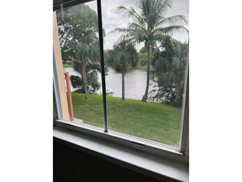 Building Photo - 2046 Alta Meadows Ln