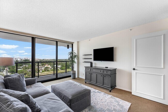 Building Photo - 250 S Ocean Blvd