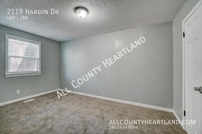 Building Photo - 2119 Hardin Dr