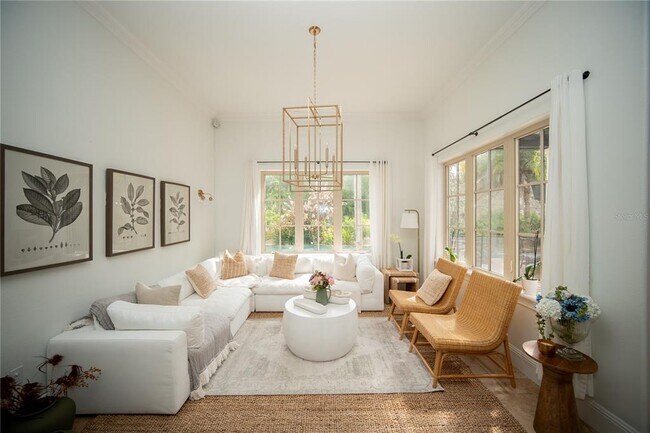 Building Photo - 719 Eastlawn Dr