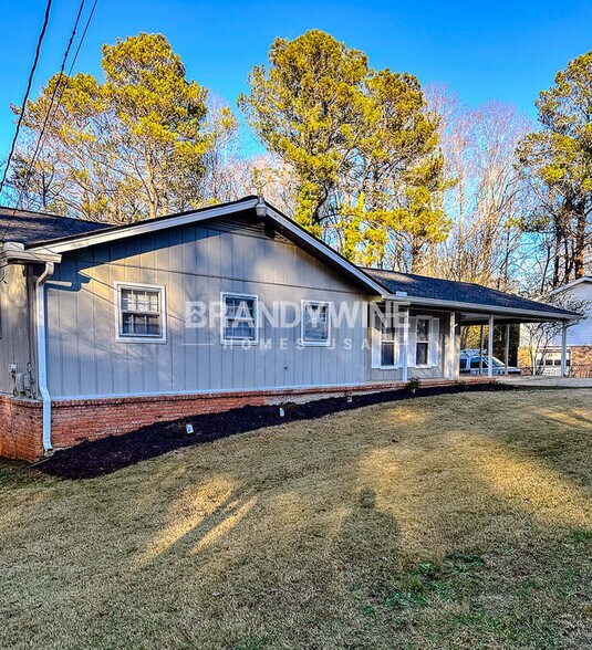 Building Photo - 3310 S Whisper Dr