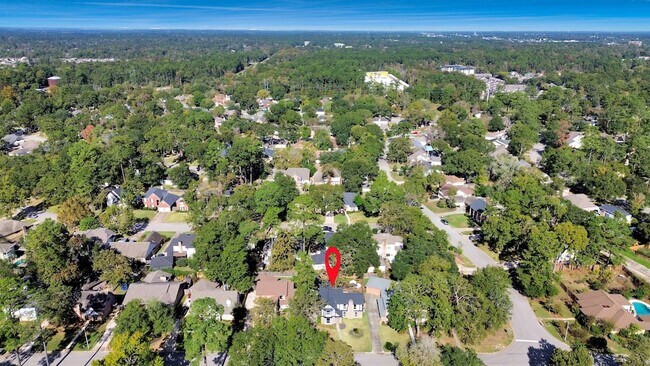 Building Photo - 616 S Rivershire Dr