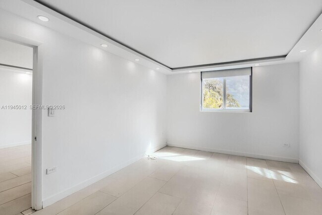 Building Photo - 441 NE 195th St