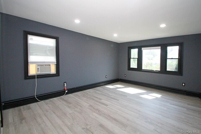 Building Photo - 30 Middle Ln