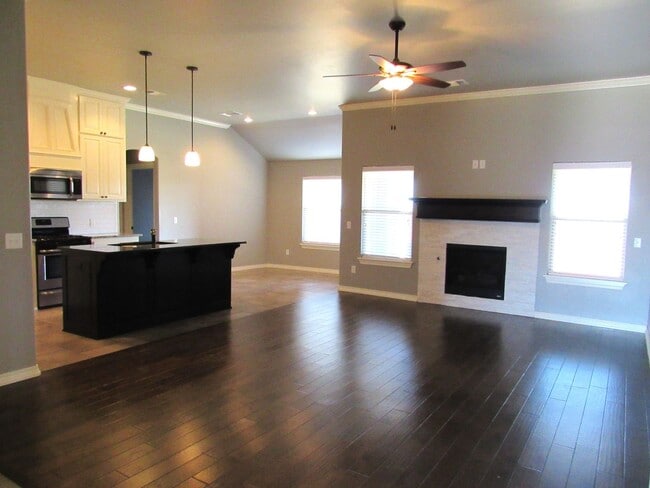 Building Photo - 541 Foss Dr