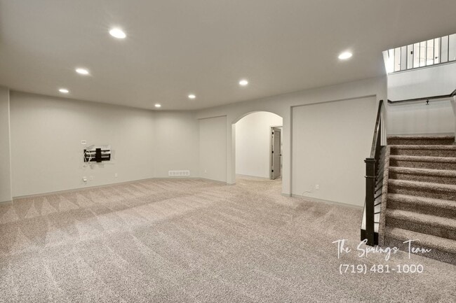 Building Photo - BEAUTIFUL 4BD + OFFICE MAIN-LEVEL LIVING H...