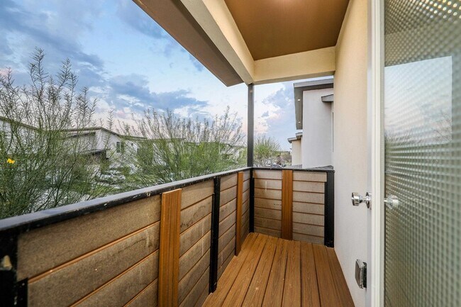 Building Photo - 425 Deer Path Lp