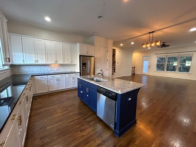 Building Photo - 951 Opelousas Way