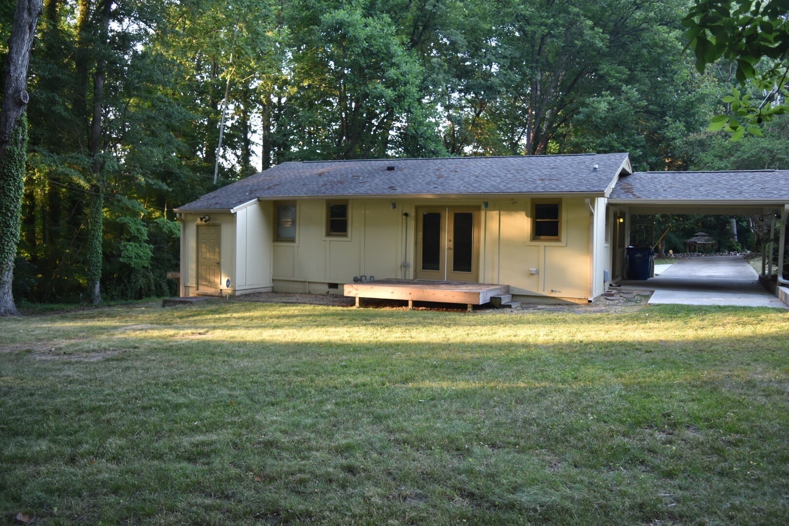 Building Photo - 1424 Seminole Trail