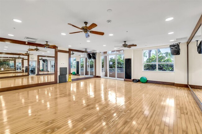 Building Photo - 19501 W Country Club Dr