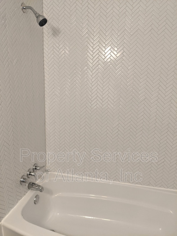 Building Photo - 2331 N Decatur Rd