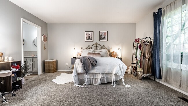 Building Photo - 6503 Park Central Way