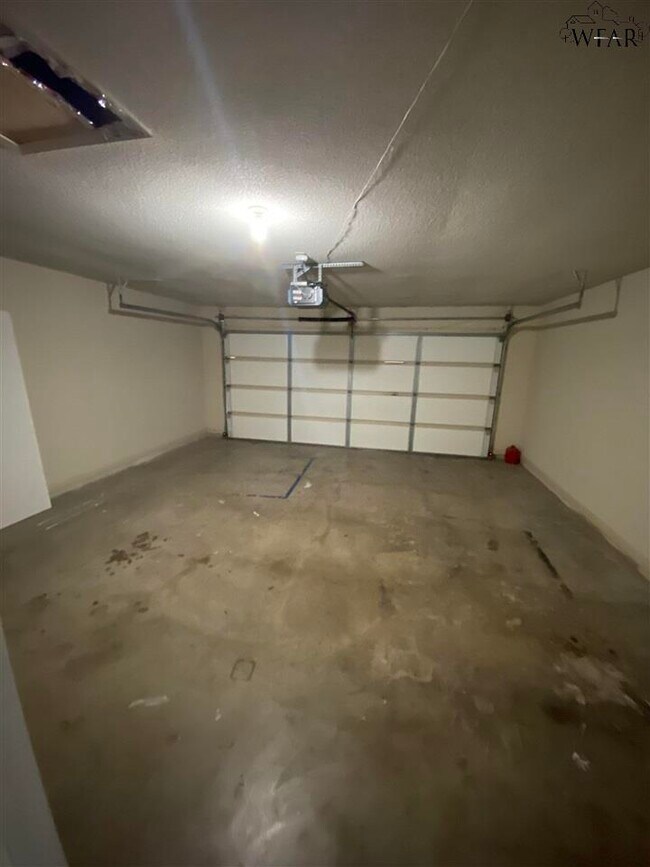 Building Photo - 5405 Hooper Dr