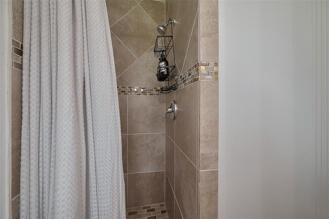 Building Photo - 8057 Ridgeview Dr