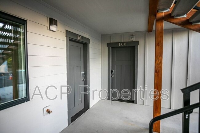 Building Photo - 665 E Badger Rd