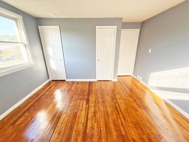 Building Photo - 4 BED 2 BATH SINGLE FAMILY HOME!