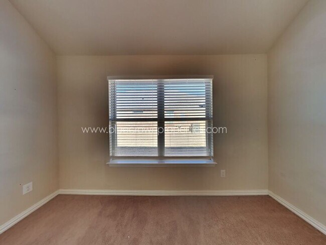 Building Photo - 1618 Sherwood Dr