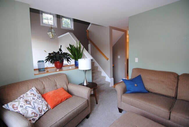 Building Photo - 81 Barrington Ave