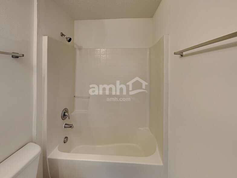 Building Photo - 5549 Shady Pine St S