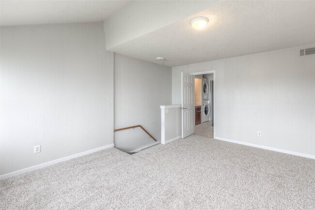 Building Photo - 445 Carolcrest Ln