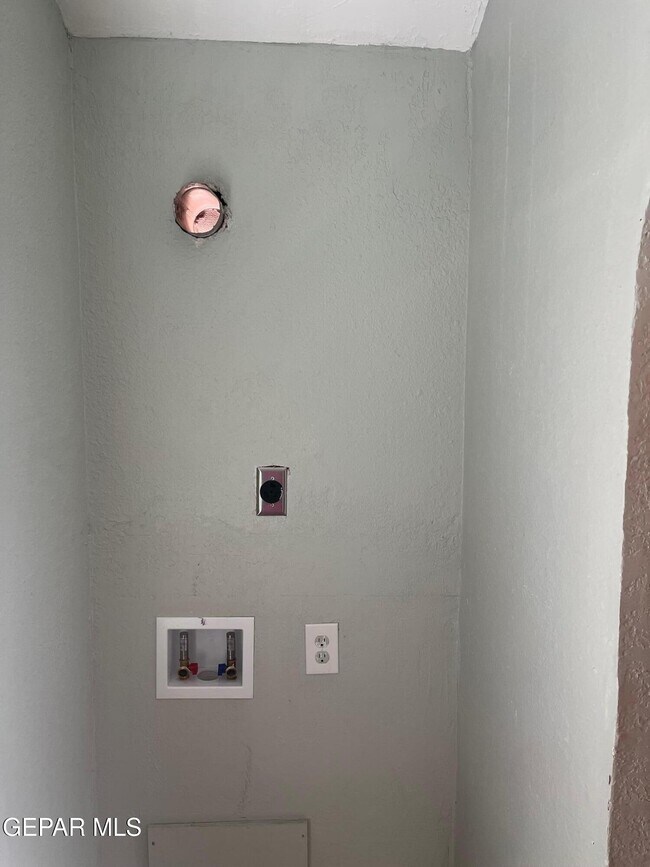 Building Photo - 1516 Greg Powers Dr