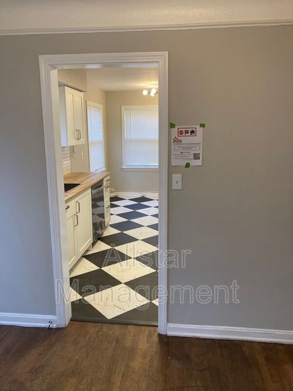 Building Photo - 320 Halle Dr