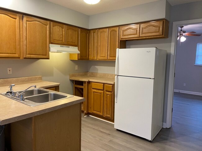 Building Photo - 1329 Kenilwood Way