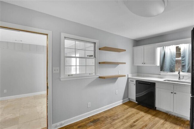 Building Photo - 1857 Fern Creek Ln NE