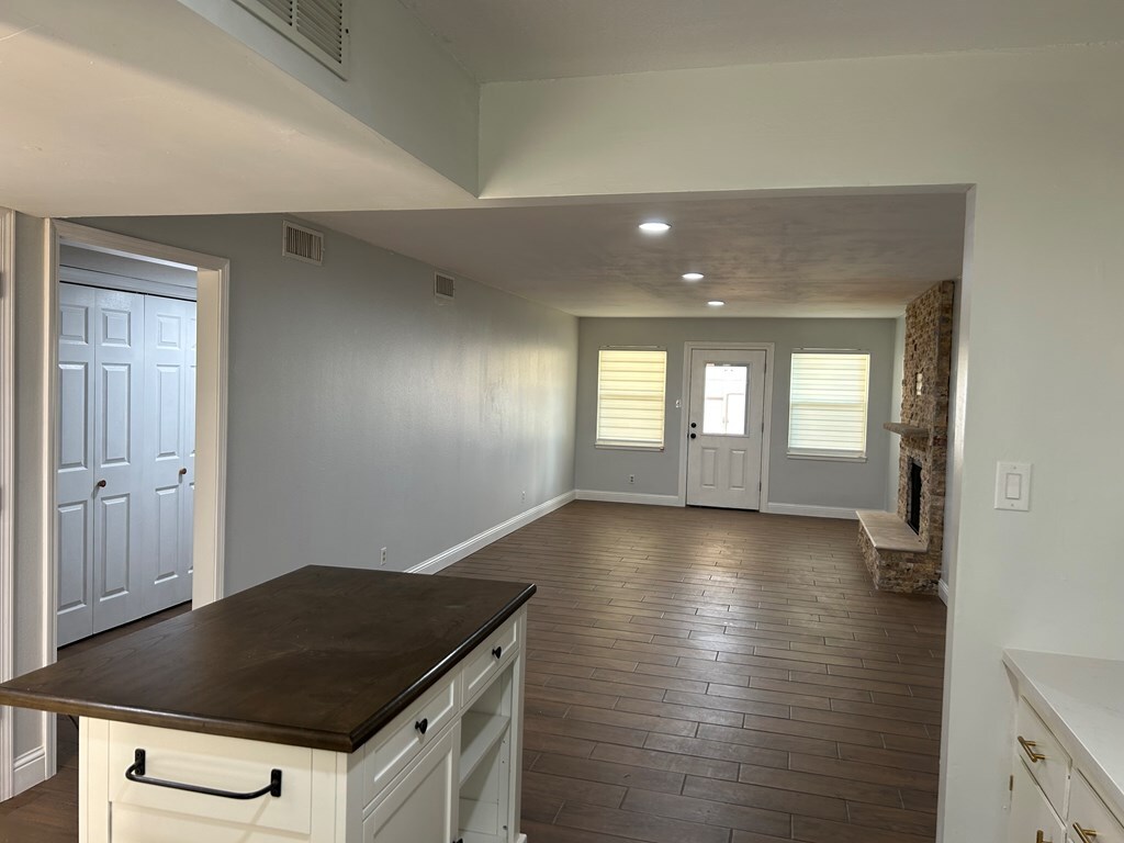 Building Photo - 1316 Tanglewood Ln