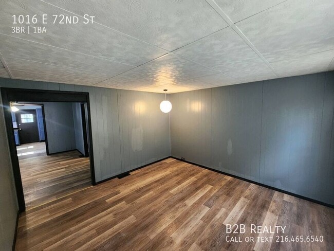 Building Photo - 1016 E 72nd St